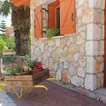Appartement Dina Razáta