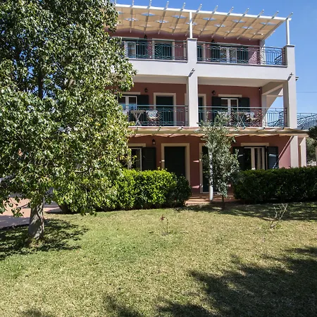 Διαμέρισμα Dina *