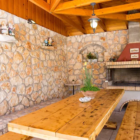 Dina Appartamento Razáta